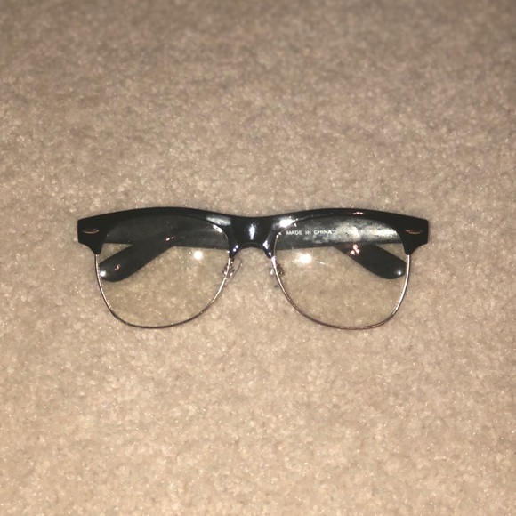 Accessories - Black Rimmed Glasses